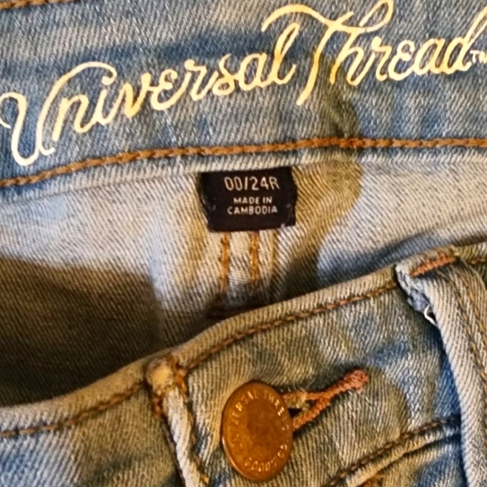 Universal Thread Distressed Ripped Light Blue Jeans - Picture 10 of 11